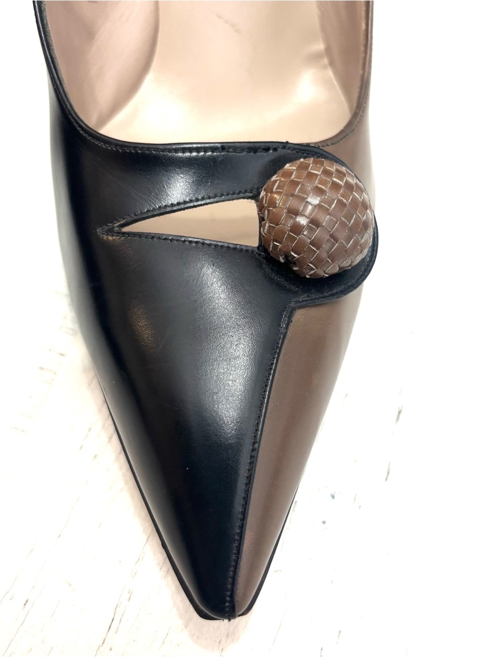 Vintage I. Miller 1950-60 Black Pointed Leather Pumps with Brown Button Accent - Picture 15 of 16